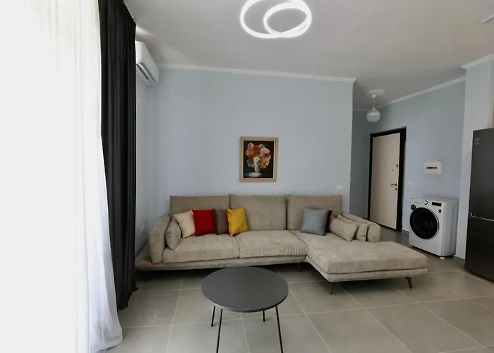 Апартаменты Eastwest Seaview *