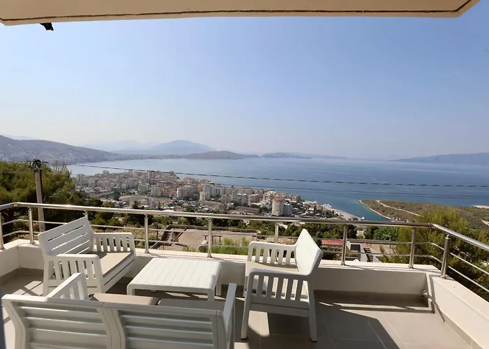Eastwest Seaview Апартаменты Саранда