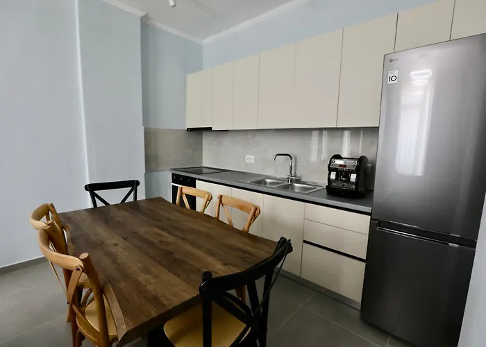 Eastwest Seaview Апартаменты Саранда