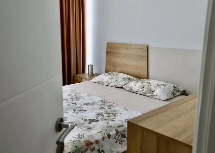 Eastwest Seaview Апартаменты
