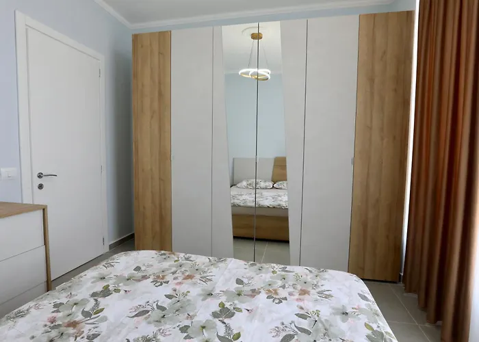 Eastwest Seaview Апартаменты Саранда