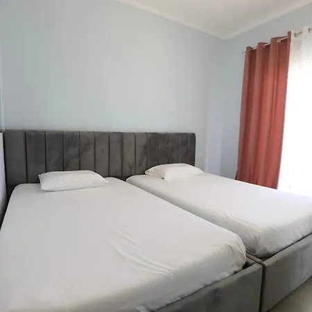 Eastwest Seaview Apartman