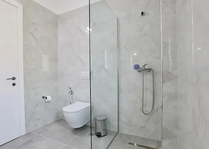 Eastwest Seaview Apartman